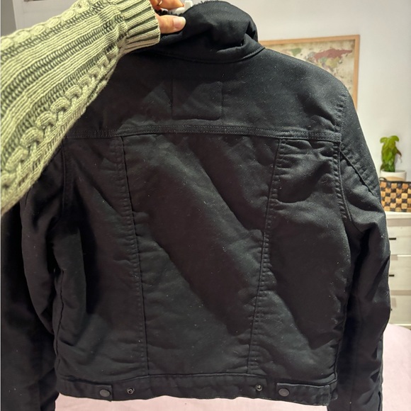 Levi’s Women’s Black Jean Jacket with Sherpa Lining - Picture 5 of 5